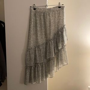 1.State asymmetrical grey and white cheetah skirt